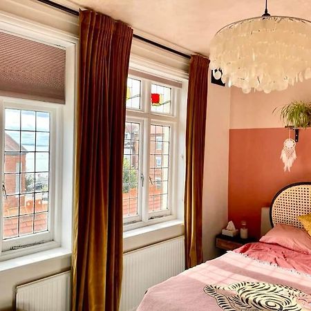 3 Bedroom Spacious Seaside Apartment With Estuary Views Southend-on-Sea Exteriér fotografie