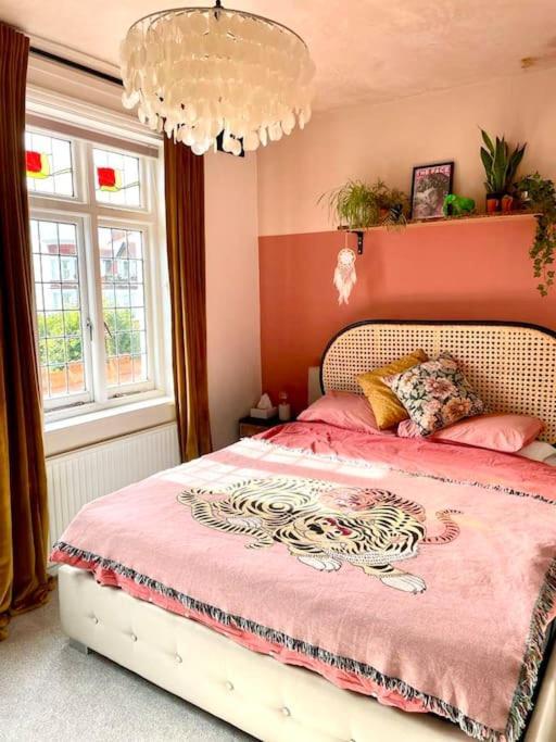 3 Bedroom Spacious Seaside Apartment With Estuary Views Southend-on-Sea Exteriér fotografie