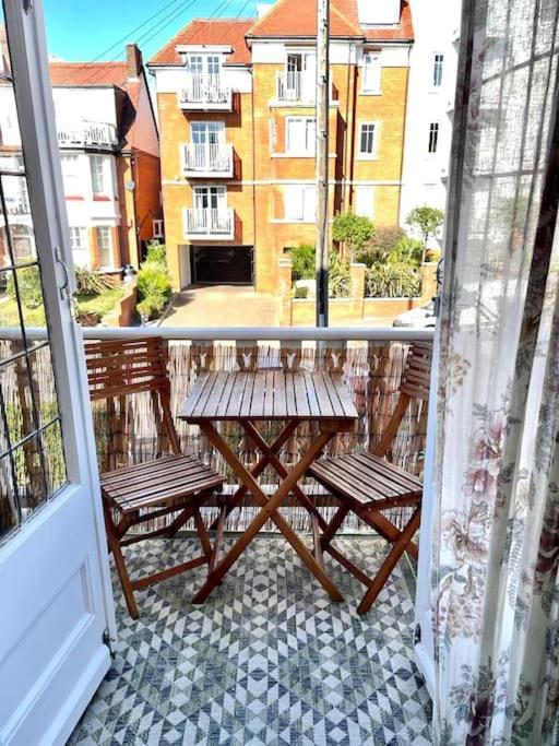 3 Bedroom Spacious Seaside Apartment With Estuary Views Southend-on-Sea Exteriér fotografie