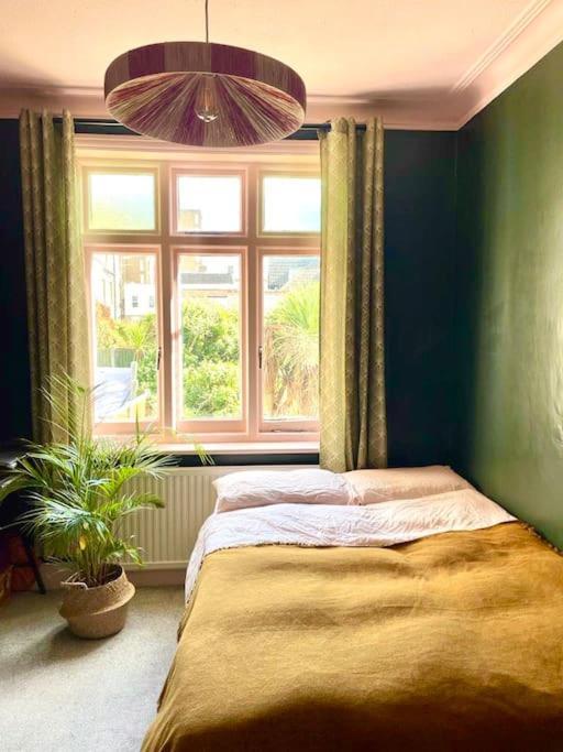 3 Bedroom Spacious Seaside Apartment With Estuary Views Southend-on-Sea Exteriér fotografie