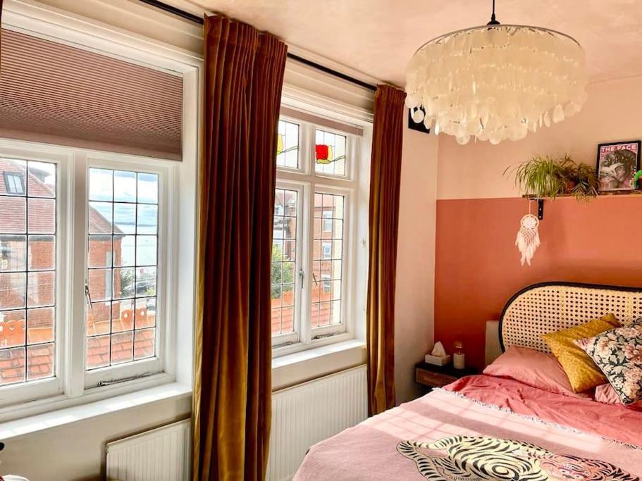 3 Bedroom Spacious Seaside Apartment With Estuary Views Southend-on-Sea Exteriér fotografie